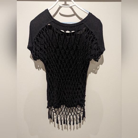 Black with white pill dots, weave back shirt - Picture 3 of 3